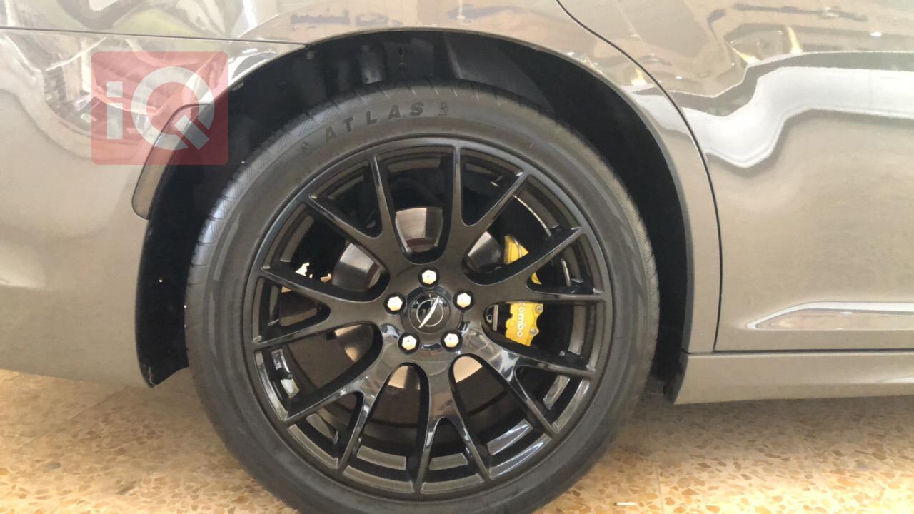 کرایسلەر 300